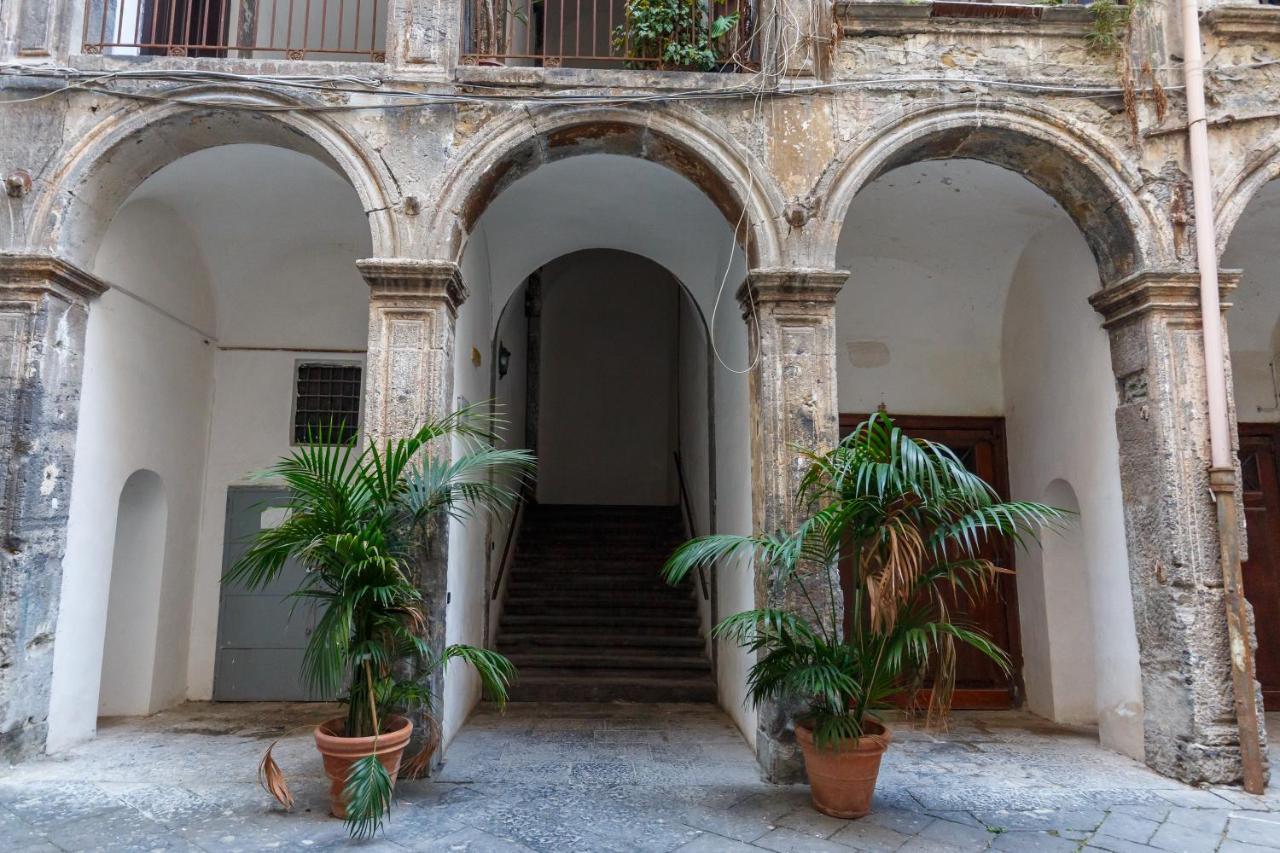 Nilo 1 - Shelter In The Center By Napoliapartments * Naples