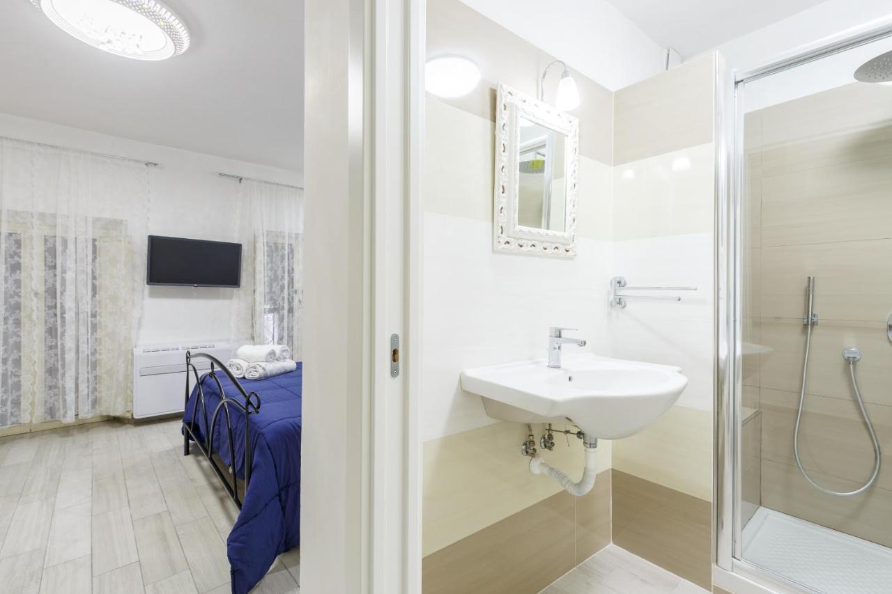 Apartment Nilo 1 - Shelter In The Center By Napoliapartments Naples